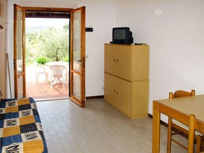 Zimmer, Eigentum, Möbel, Fussboden, Gebäude, Haus, Interior Design, Tür, Flooring, Tabelle