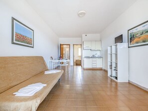 Bilderrahmen, Holz, Interior Design, Flooring, Wohnzimmer, Gebäude, Fussboden, Grundeigentum, Tür