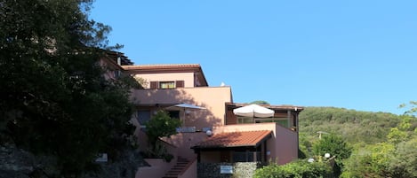 Propriété, Bâtiment, Maison, Ville, Zone Résidentielle, Immobilier, Architecture, Village, Ciel, Domicile