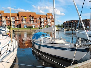 Water, Wolk, Lucht, Boot, Watercraft, Dag, Voertuig, Gebouw, Boten En Varen - Materialen En Benodigdheden, Naval Architecture