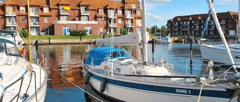 Wasser, Wolke, Himmel, Boot, Watercraft, Daytime, Fahrzeug, Gebäude, Boote Und Boating - Geräte Und Materialien, Schiffsbau