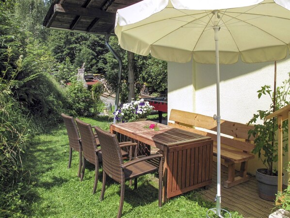 Plante, Meubles, Propriété, Communauté Des Plantes, Table, Ombre, Tableau De Plein Air, Chaise, Mobilier De Jardin, Parapluie