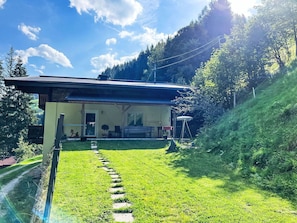 House, Roof, Home, Cottage, Garden, Lawn, Slope, Estate, Landscaping, Yard