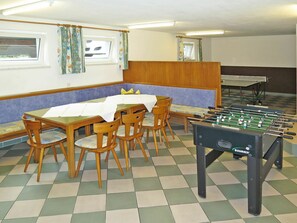 Zimmer, Tabelle, Fussboden, Möbel, Restaurant, Flooring, Gebäude, Stuhl, Tisch Im Freien, Küche & Esszimmer Tisch