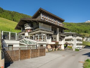 Himmel, Gebäude, Eigentum, Pflanze, Berg, Die Architektur, Baum, Freizeit, Holz, Landschaft