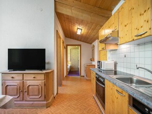 Cabinetry, Spüle, Eigentum, Möbel, Countertop, Sinken, Zapfhahn, Gebäude, Schublade, Holz