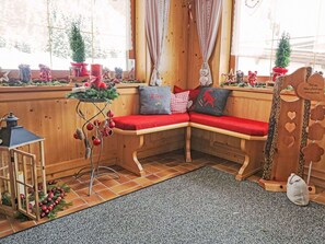 Möbel, Interior Design, Holz, Flooring, Fussboden, Beleuchtung, Zimmer, Holzbeize, Holzboden, Wohnzimmer