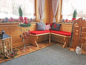 Möbel, Interior Design, Holz, Flooring, Fussboden, Beleuchtung, Zimmer, Holzbeize, Holzboden, Wohnzimmer