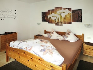 Schlafzimmer, Bett, Möbel, Zimmer, Bettrahmen, Eigentum, Bettdecke, Interior Design, Bedding, Wand