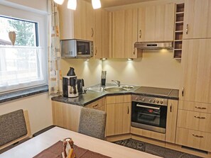 Möbel, Küche, Holz, Countertop, Küchengerät, Major Appliance, Interior Design, Flooring, Cabinetry, Sinken