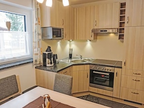 Möbel, Küche, Holz, Countertop, Küchengerät, Major Appliance, Interior Design, Flooring, Cabinetry, Sinken