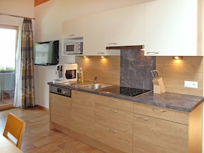 Cabinetry, Countertop, Herd, Küchengerät, Küche, Schublade, Holz, Interior Design, Herd, Gebäude