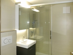 Grifo, Espejo, Arreglo De Tubería, Lavabo, Lavabo Del Baño, Propiedad, Edificio, Baño, Diseño De Interiores