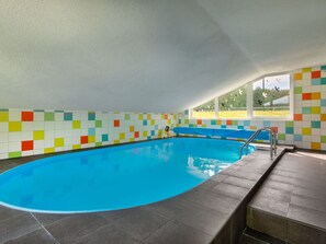 Water, Swimming Pool, Building, Shade, Leisure, Aqua, Composite Material, Plant, Rectangle, Recreation