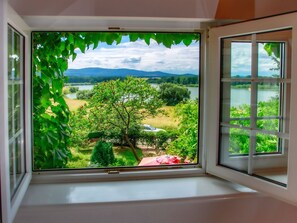 Eigentum, Pflanze, Gebäude, Fenster, Natur, Schatten, Holz, Himmel, Interior Design