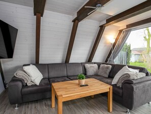 Couch, Möbel, Eigentum, Pflanze, Tabelle, Komfort, Holz, Wohnzimmer, Interior Design, Fussboden