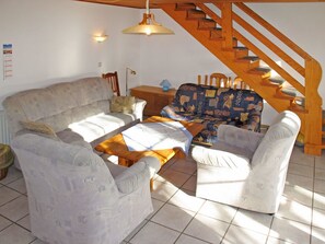 Room, Property, Furniture, Living Room, Interior Design, Floor, Real Estate, House, Home, Table