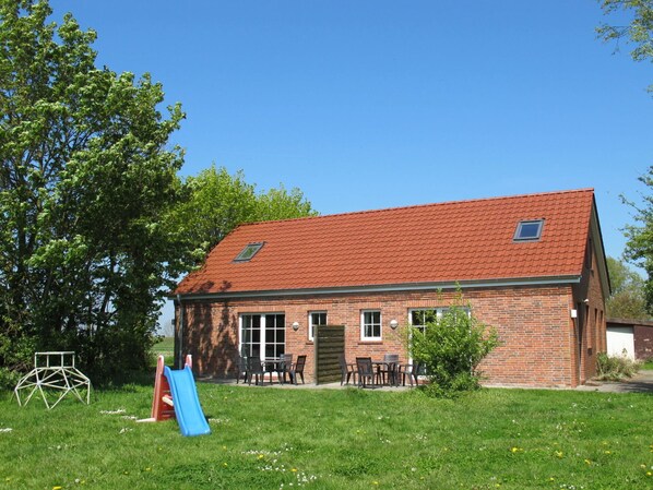 Sky, Plant, Building, Property, Window, Tree, House, Land Lot, Natural Landscape, Cottage