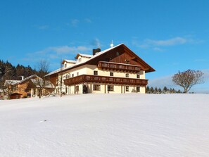 Himmel, Gebäude, Wolke, Haus, Baum, Schnee, Holz, Pflanze, Hütte, Landschaft