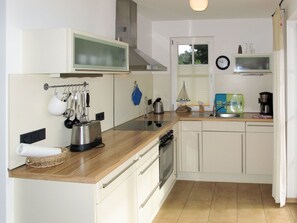 Countertop, Zimmer, Möbel, Küche, Cabinetry, Eigentum, Interior Design, Gebäude, Sinken, Fussboden
