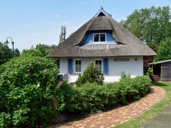 Eigentum, Haus, Hütte, Zuhause, Gebäude, Grundeigentum, Bauernhaus, Dach, Grundstueck, Ländliches Gebiet