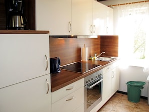 Countertop, Room, Kitchen, Property, Cabinetry, Furniture, Interior Design, Building, House, Kitchen Stove