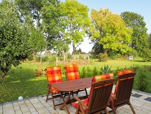 Möbel, Gartenmöbel, Tisch Im Freien, Garten, Hinterhof, Garten, Strauch, Terrasse, Rasen, Landscaping