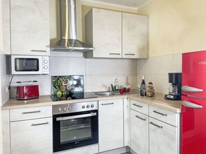 Countertop, Cabinetry, Building, Property, Furniture, Kitchen Appliance, Kitchen Stove, Kitchen, Home Appliance, Sink