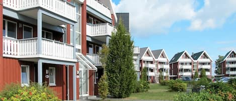 Plant, Cloud, Sky, Building, Window, House, Architecture, Land Lot, Urban Design, Residential Area