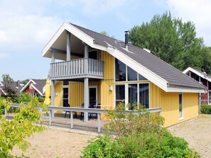Pflanze, Himmel, Wolke, Gebäude, Fenster, Haus, Baum, Veranda, Holz, Grundstueck