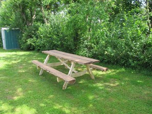 Outdoor Bench, Plant, Table, Plant Community, Picnic Table, Outdoor Table, Leaf, Outdoor Furniture, Tree, Shade