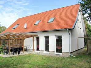 Gebäude, Fenster, Himmel, Pflanze, Holz, Haus, Grundstueck, Hütte, Baum, Gras