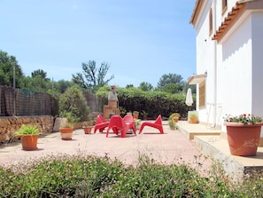 Property, Real Estate, House, Home, Residential Area, Yard, Building, Backyard, Garden, Vacation