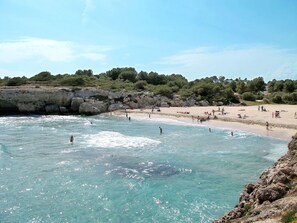 Wasser, Himmel, Daytime, Azurblau, Gebäude, Küsten Und Ozeanische Forms, Gewässer, Landschaft, Strand, Natürliche Landschaft