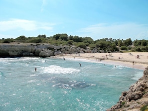 Wasser, Himmel, Daytime, Azurblau, Gebäude, Küsten Und Ozeanische Forms, Gewässer, Landschaft, Strand, Natürliche Landschaft