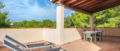 Sky, Property, Cloud, Wood, Shade, Outdoor Furniture, Building, Plant, Tree, Floor