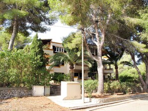 Eigentum, Haus, Vegetation, Wohngebiet, Grundeigentum, Zuhause, Nachbarschaft, Gebäude, Baum, Die Architektur