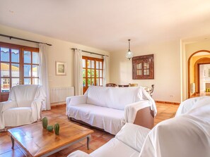 Möbel, Bilderrahmen, Couch, Tabelle, Fenster, Azurblau, Komfort, Interior Design, Holz, Wohnzimmer