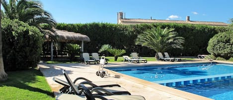 Piscina, Propiedad, Edificio, Bienes Raíces, Ocio, Casa, Sunlounger, Inmuebles, Vacaciones, Recurso