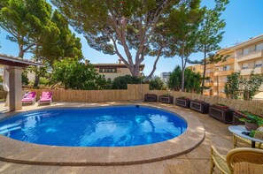 Water, Plant, Sky, Building, Swimming Pool, Green, Nature, Azure, Tree, Window
