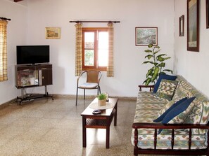 Zimmer, Wohnzimmer, Möbel, Interior Design, Eigentum, Gebäude, Fussboden, Tabelle, Haus, Wand
