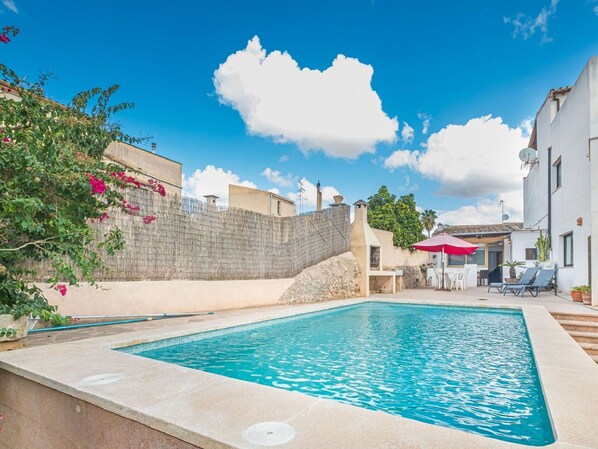 Nuage, L'Eau, Bâtiment, Ciel, Propriété, Plante, Bleu, Bleu Azur, Piscine, Architecture