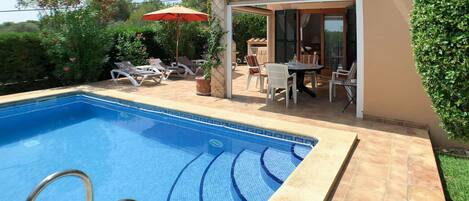 Swimming Pool, Property, Building, Real Estate, House, Home, Villa, Backyard, Tile, Estate