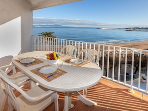 Propriété, Meubles, Pièce, Balcon, Immobilier, Vacances, Table, Appartement, Bâtiment, Maison