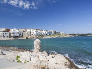 Water, Sky, Cloud, Daytime, Azure, Plant, Building, Coastal And Oceanic Landforms, Horizon, Bank