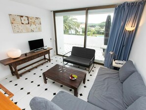 Tabelle, Eigentum, Couch, Möbel, Bilderrahmen, Pflanze, Fenster, Komfort, Gebäude, Studio Couch