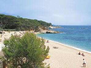 Water, Sky, Daytime, Azure, Building, Coastal And Oceanic Landforms, Body Of Water, Landscape, Beach, Natural Landscape