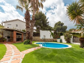 Nuage, L'Eau, Plante, Ciel, Bâtiment, Bleu Azur, Piscine, Arbre, Herbe, Lot Terre