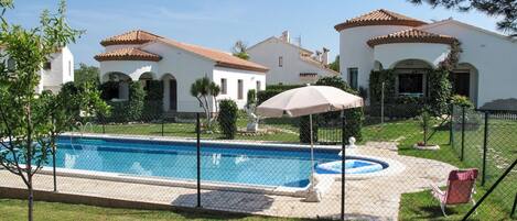 Acqua, Cielo, Pianta, Costruzione, Piscina, Albero, Ombrello, Shade, Mobili Da Esterno, Casa