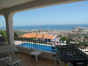 Ciel, Bâtiment, Meubles, Propriété, Chaise, Bleu Azur, Table, Ombre, L'Eau, Plan D'Eau